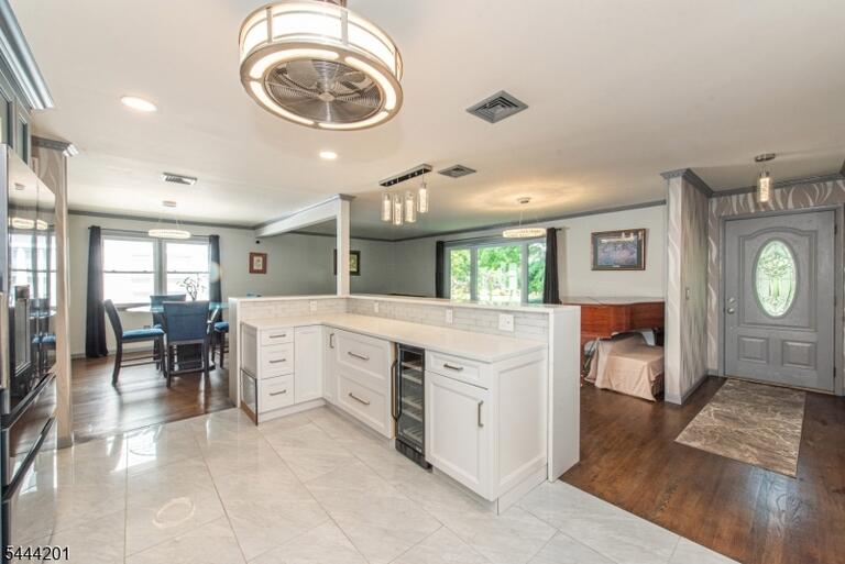 Property listing MLS 4038420 photo 4