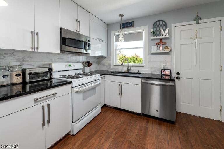 Property listing MLS 4038426 photo 9