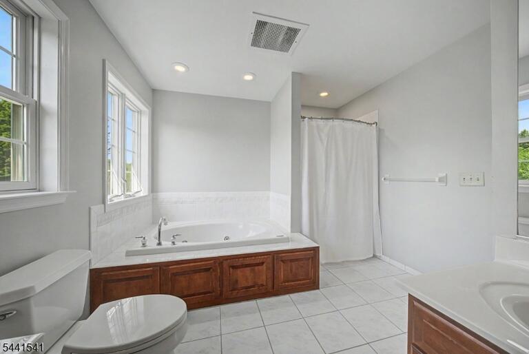 Property listing MLS 4038687 photo 27
