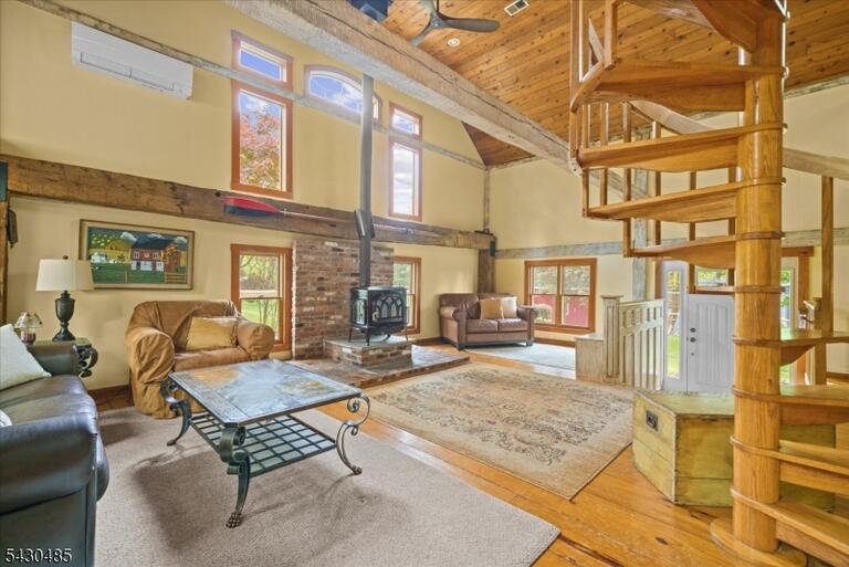 Property listing MLS 4038903 photo 3