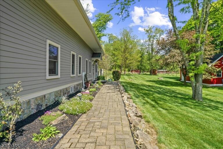 Property listing MLS 4038903 photo 37