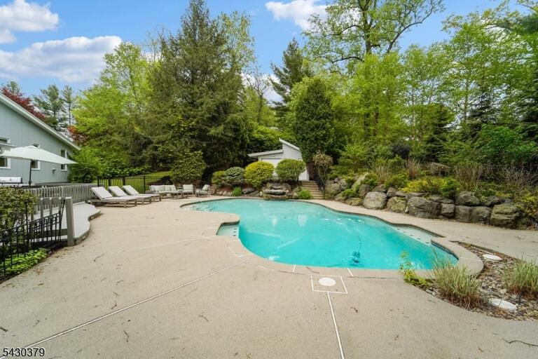 Property listing MLS 4039342 photo 43