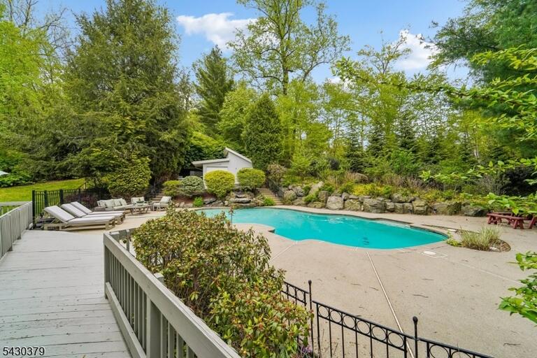 Property listing MLS 4039342 photo 44
