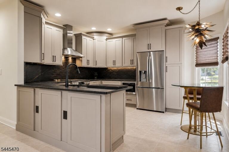 Property listing MLS 4039584 photo 4