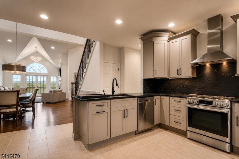 Property listing MLS 4039584 photo 5