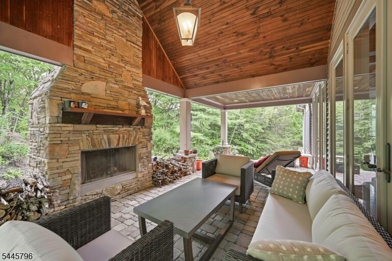 Property listing MLS 4039880 photo 29