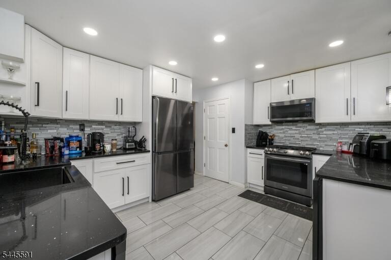 Property listing MLS 4039950 photo 11