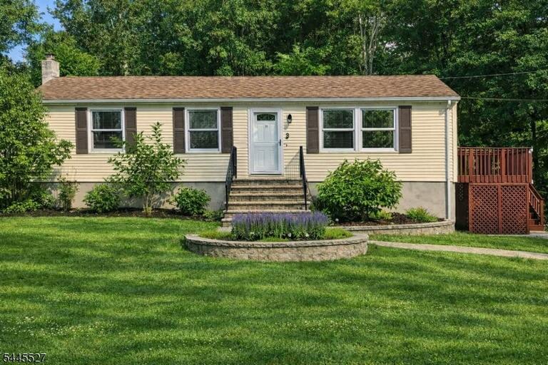Property listing MLS 4040030 photo 1