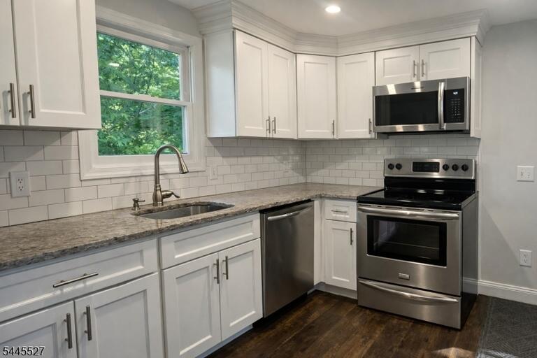 Property listing MLS 4040030 photo 2