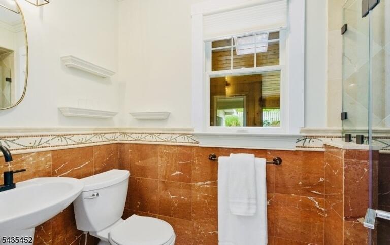 Property listing MLS 4040083 photo 8