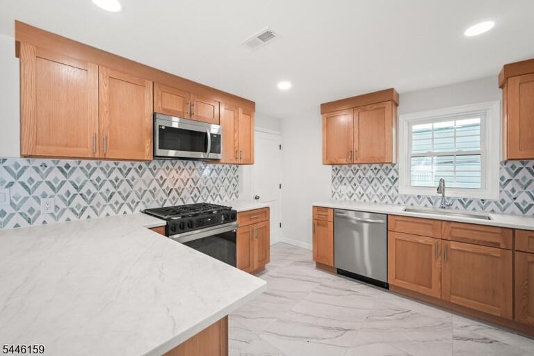 Property listing MLS 4040168 photo 15