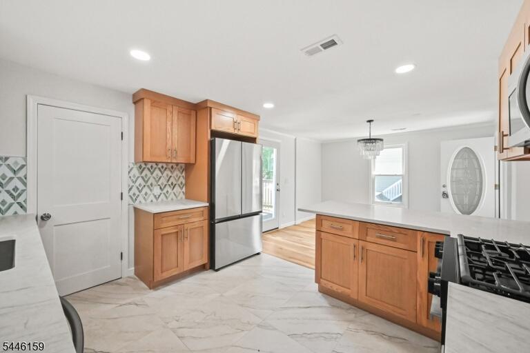 Property listing MLS 4040168 photo 17