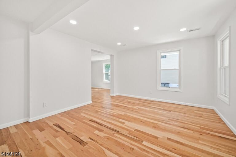 Property listing MLS 4040168 photo 9