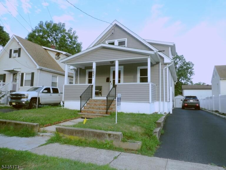 Property listing MLS 4040172 photo 1