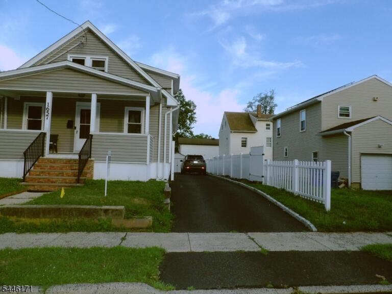 Property listing MLS 4040172 photo 2