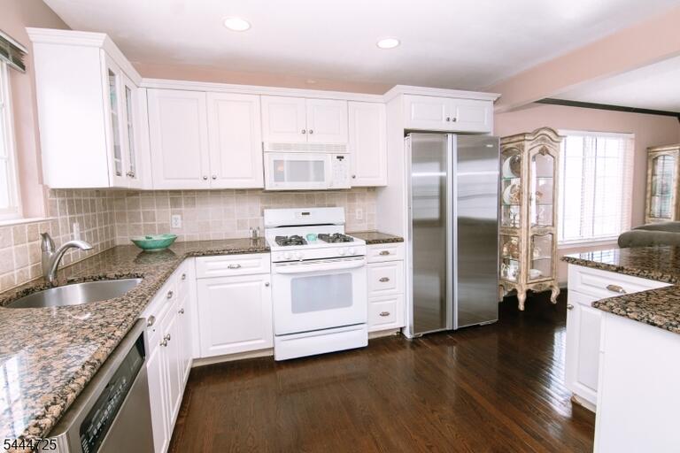 Property listing MLS 4040439 photo 4