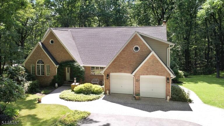 Property listing MLS 4040460 photo 1