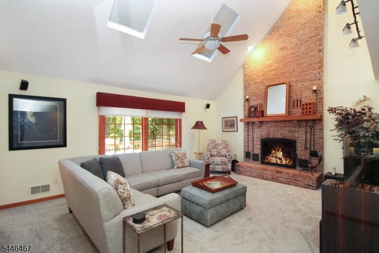 Property listing MLS 4040460 photo 10