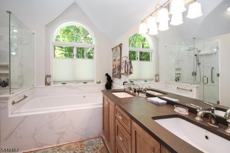 Property listing MLS 4040460 photo 22