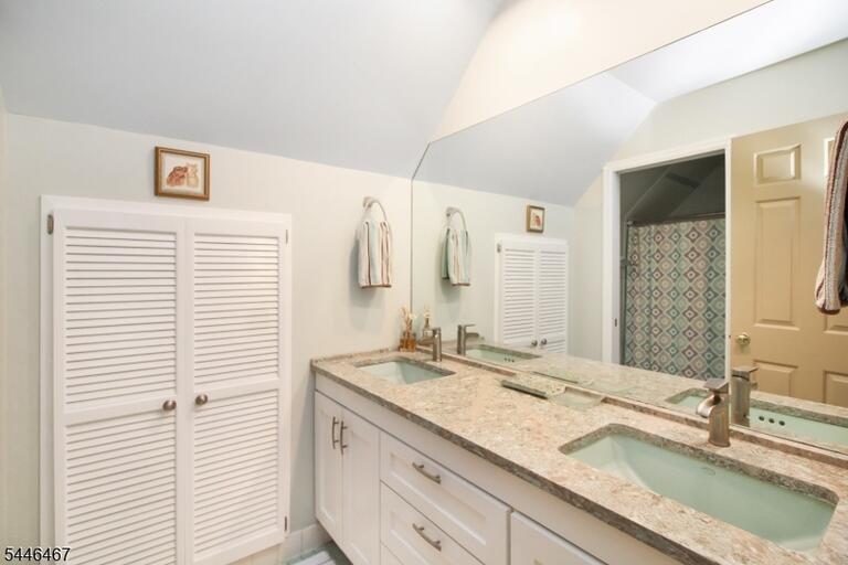 Property listing MLS 4040460 photo 28