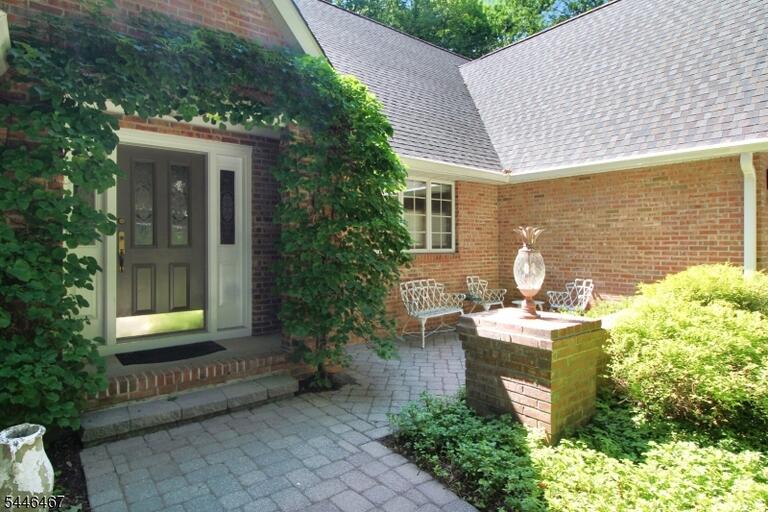 Property listing MLS 4040460 photo 3
