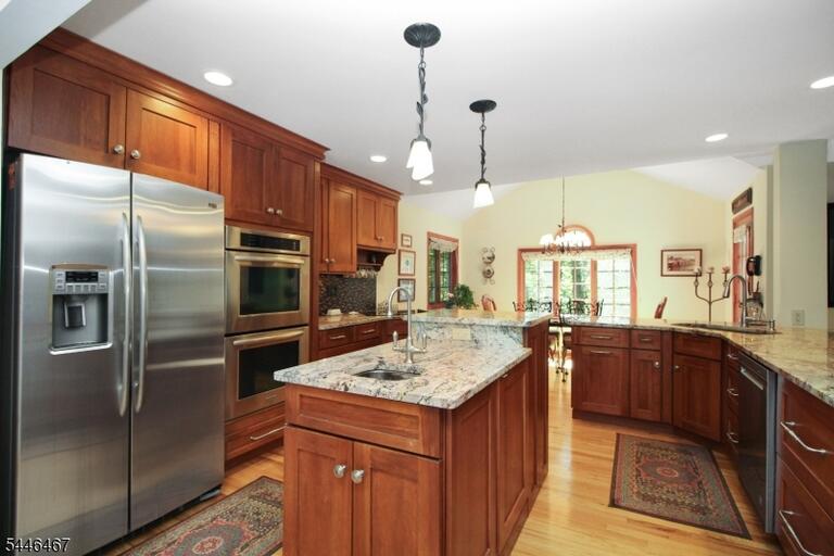 Property listing MLS 4040460 photo 4