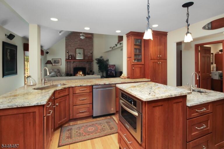 Property listing MLS 4040460 photo 5