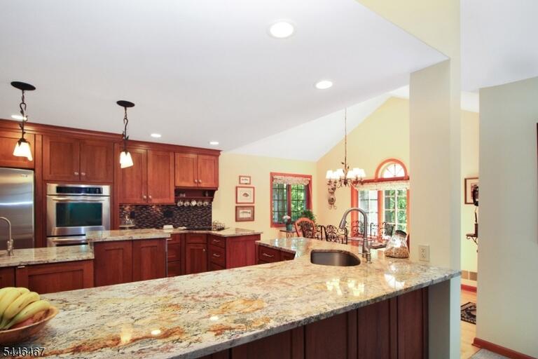 Property listing MLS 4040460 photo 6