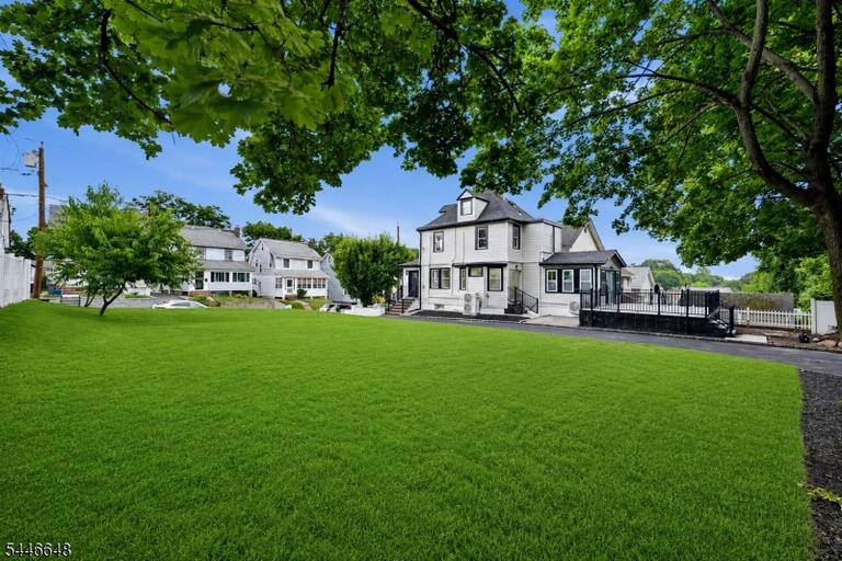 Property listing MLS 4040555 photo 3
