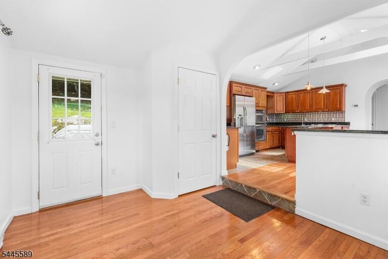 Property listing MLS 4040571 photo 6