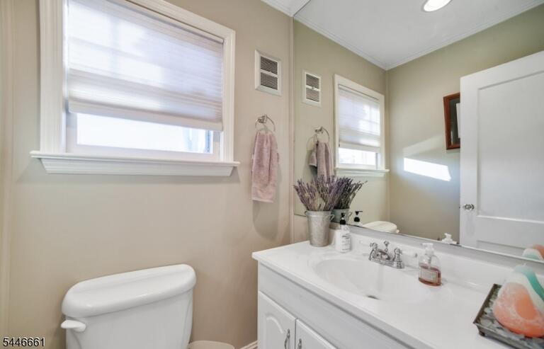 Property listing MLS 4040622 photo 11