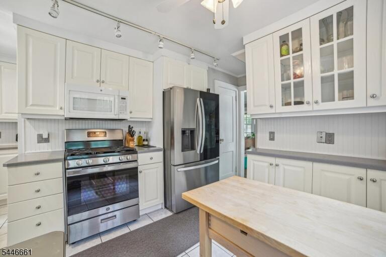 Property listing MLS 4040622 photo 7