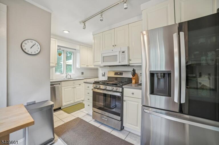 Property listing MLS 4040622 photo 8