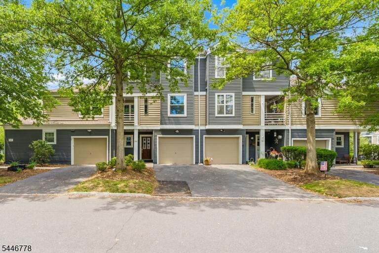 Property listing MLS 4040799 photo 1