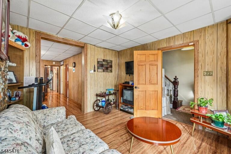 Property listing MLS 4040924 photo 3