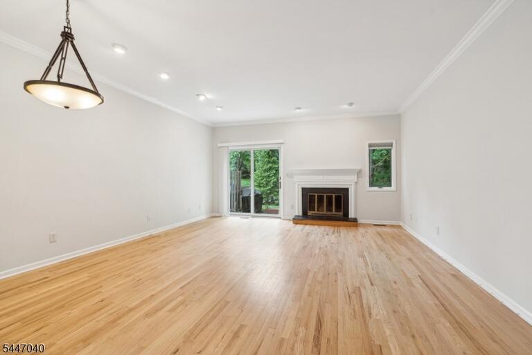 Property listing MLS 4040938 photo 8