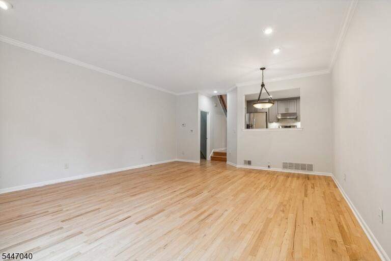 Property listing MLS 4040938 photo 9