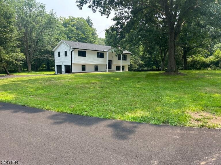 Property listing MLS 4040984 photo 2