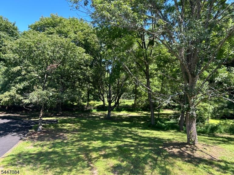 Property listing MLS 4040984 photo 28