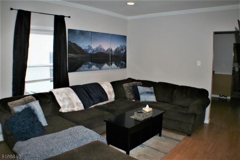 Property listing MLS 4041050 photo 3