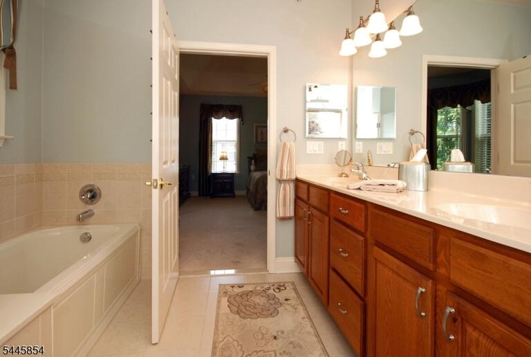 Property listing MLS 4041078 photo 14
