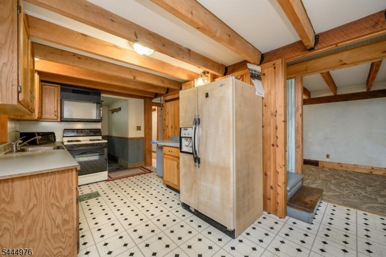 Property listing MLS 4041173 photo 4
