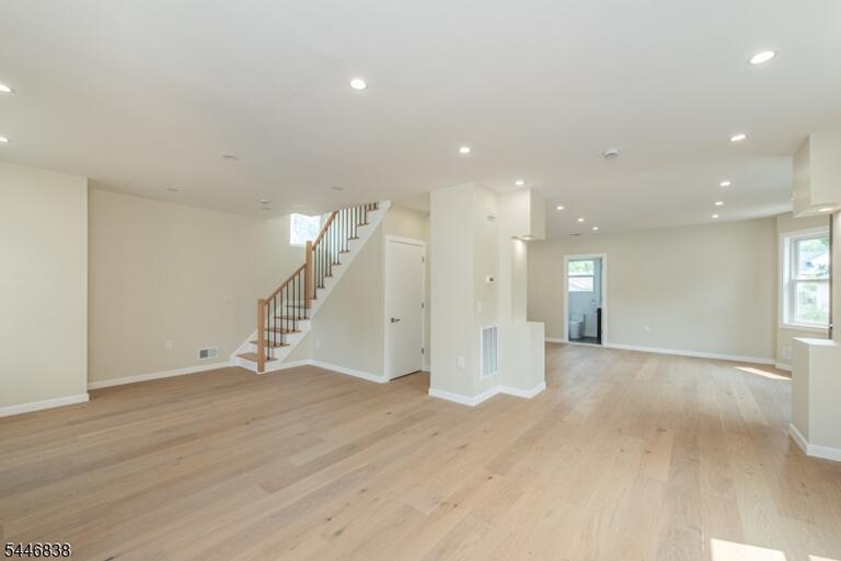 Property listing MLS 4041213 photo 10