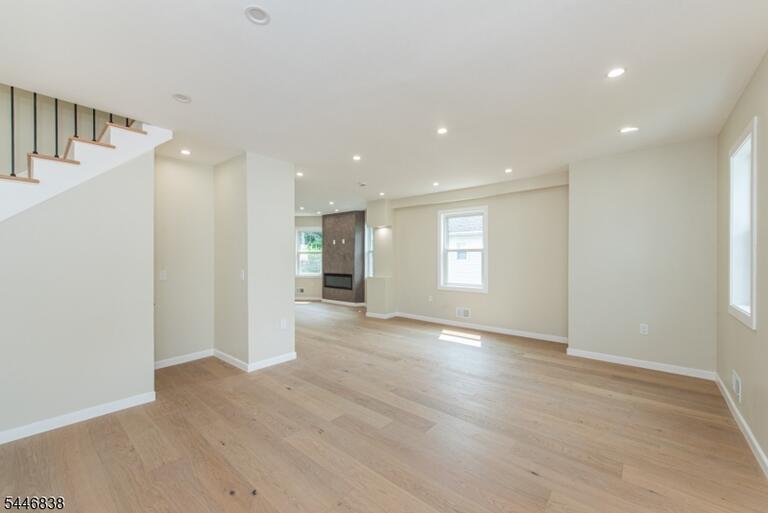 Property listing MLS 4041213 photo 9