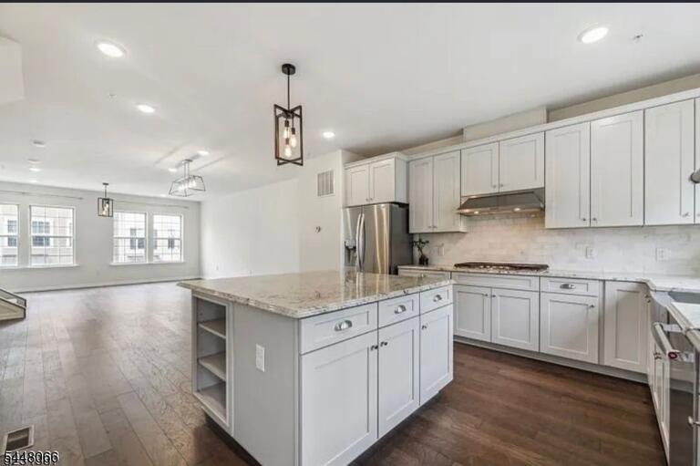 Property listing MLS 4041904 photo 3