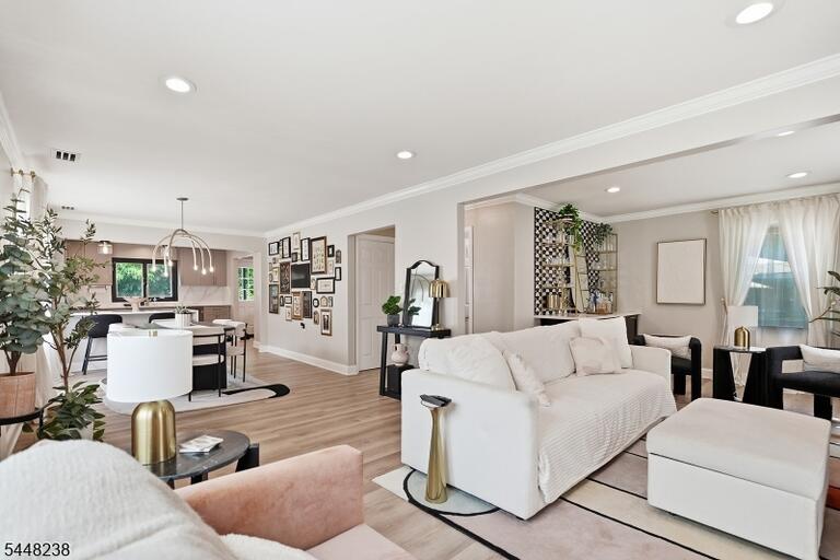 Property listing MLS 4042068 photo 4