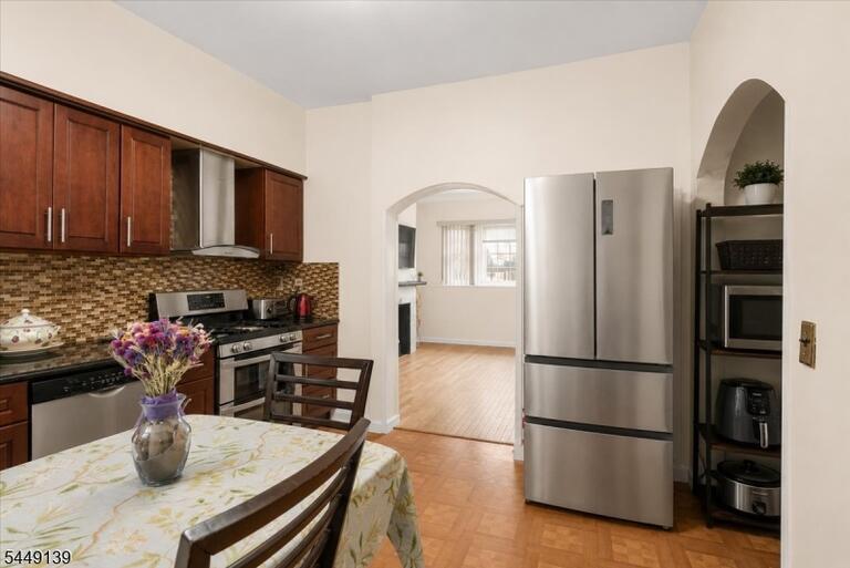 Property listing MLS 4042880 photo 9