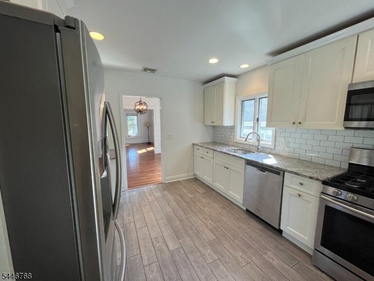 Property listing MLS 4042957 photo 2