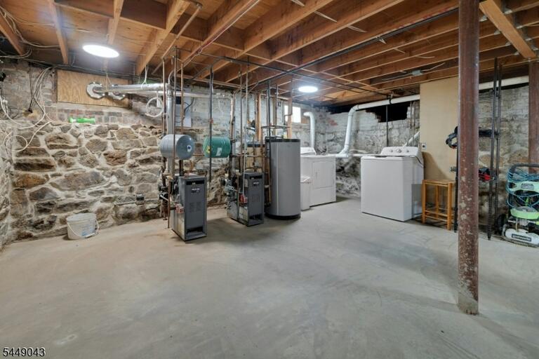 Property listing MLS 4042991 photo 4