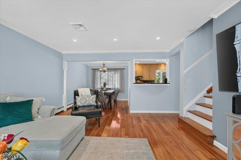 Property listing MLS 4043108 photo 3